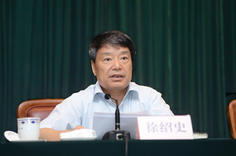 尚冰參觀“踐行節(jié)能低碳，建設(shè)美麗家園”節(jié)能科普展