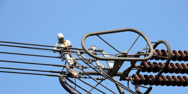 建設(shè)特高壓直流輸電線路需研究哪些關(guān)鍵技術(shù)？