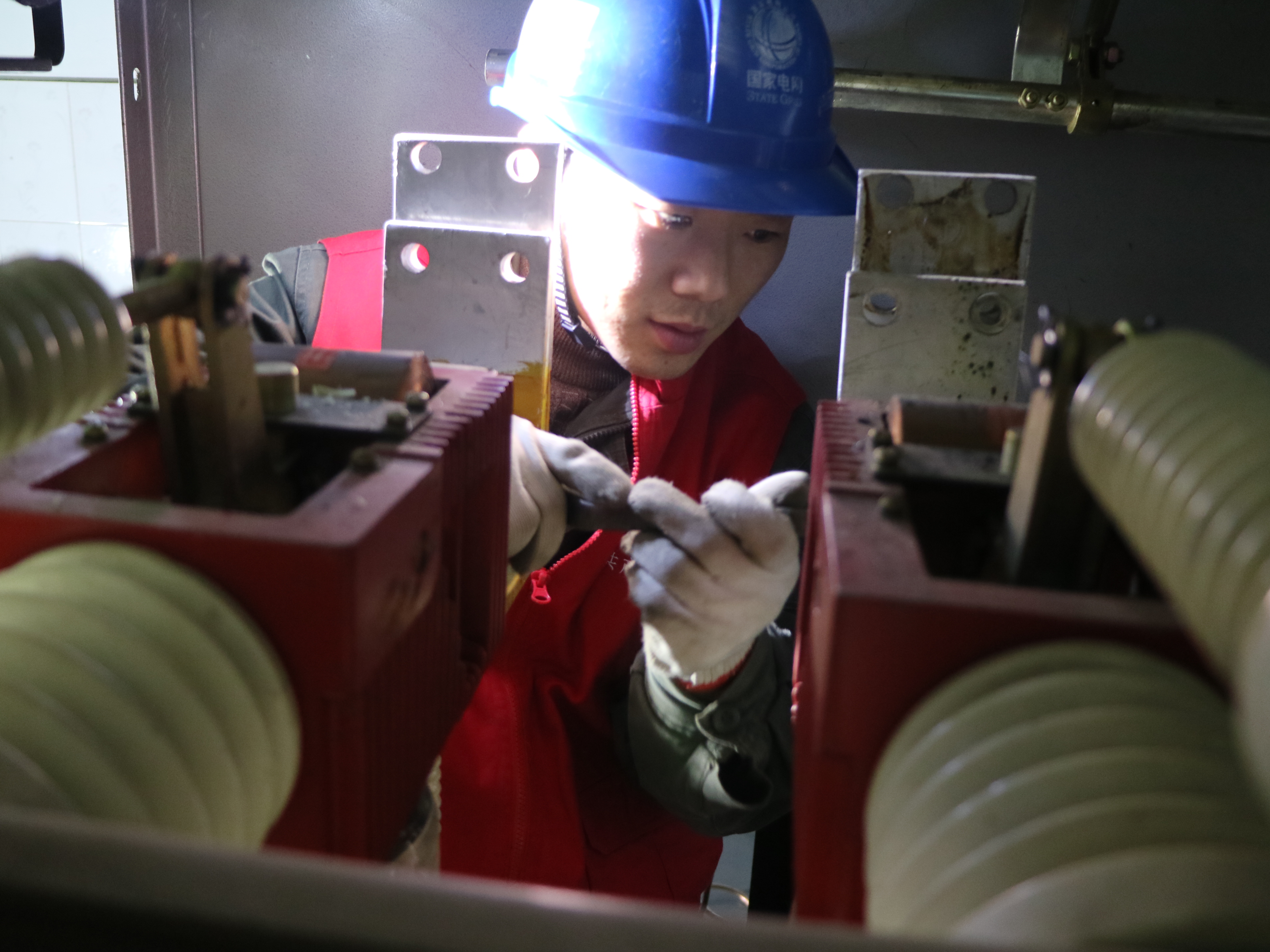 黨員服務(wù)隊丨襄陽供電開展零點搶修活動