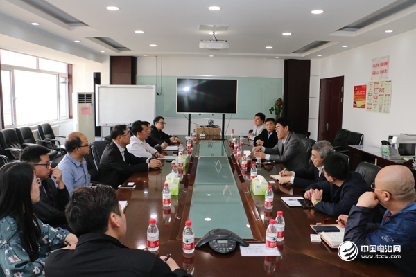 中國鋰電新能源產業(yè)鏈調研團一行與金牛電源相關領導交流、座談