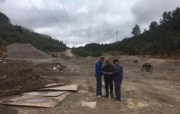 聽說最近輸電線路和鐵塔“火”啦！