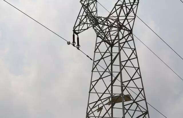 線路上裝了高清“電子眼”，專拍違章施工的你~