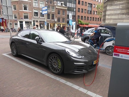 牽手紅旗 漢能太陽能汽車會更進一步嗎？