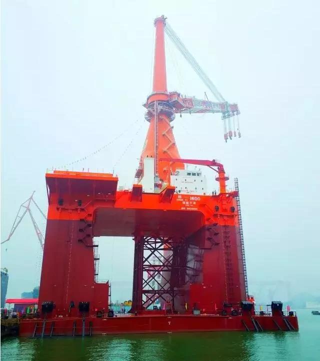 可抗16級(jí)臺(tái)風(fēng)、服務(wù)10MW海上風(fēng)機(jī)！全球首制深潛坐底多功能風(fēng)電工程船交付