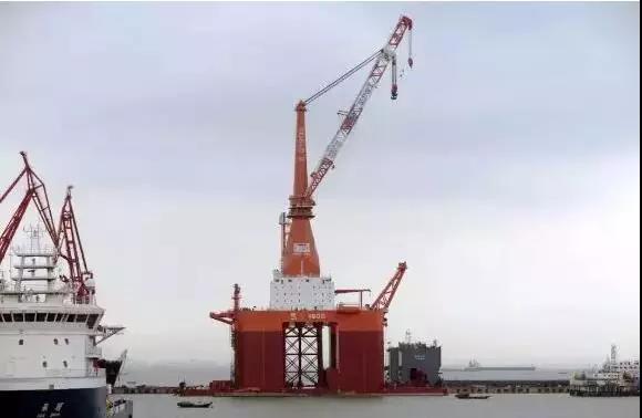 可抗16級(jí)臺(tái)風(fēng)、服務(wù)10MW海上風(fēng)機(jī)！全球首制深潛坐底多功能風(fēng)電工程船交付