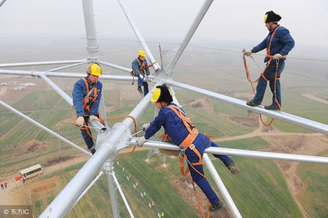 中國特高壓電網工人100多米高空作業(yè)令人驚心動魄【圖說】