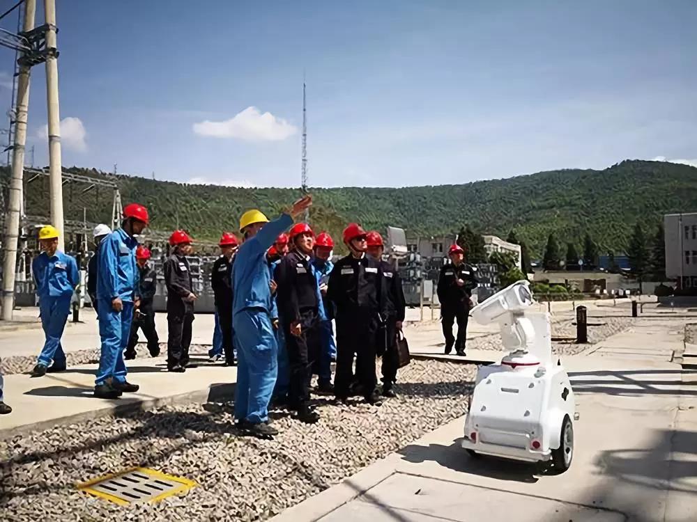 用智能新技術(shù)釋放變電運行人力資源 ——昆明供電局積極推廣應用變電站智能巡維機器人