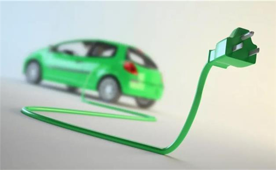 電動車市半年考：“占號車”成為棄子，插混風(fēng)頭正勁