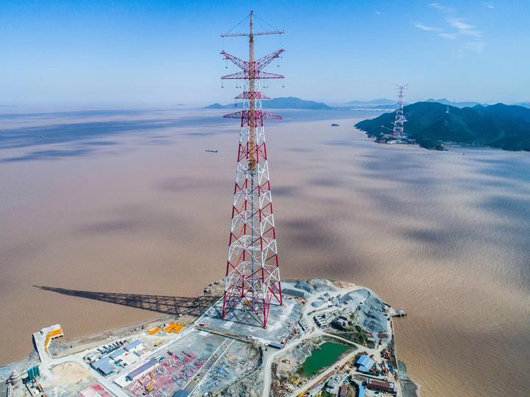 舟山380米高輸電雙子塔順利結(jié)頂再創(chuàng)世界新紀錄
