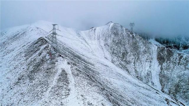 極限挑戰(zhàn)！這條“電力天路”正式投入運營